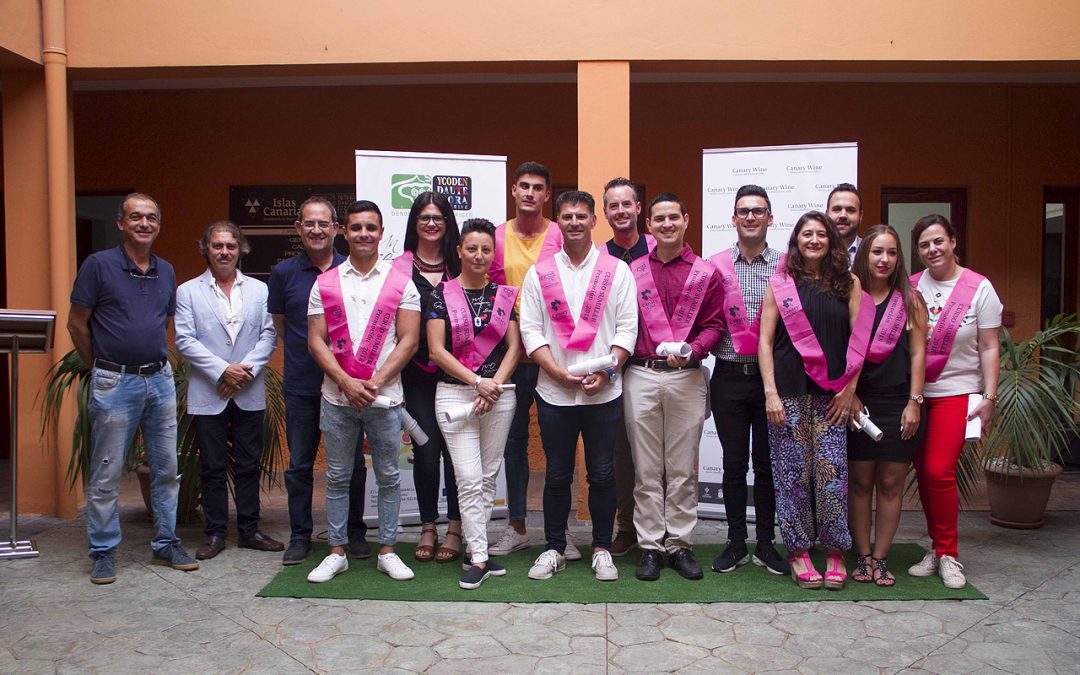 La primera promoción de sumilleres del Campus Canario del Vino recibe sus títulos