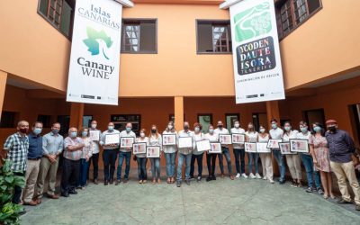 La cuarta promoción de sumilleres del Campus del Vino de Canarias recibe sus títulos